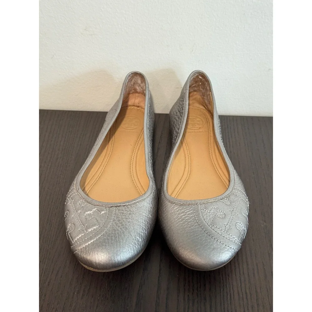 Tory Burch Reva Stitched Logo Ballet Flats Womens 6.5M Silver Pebbled Leather